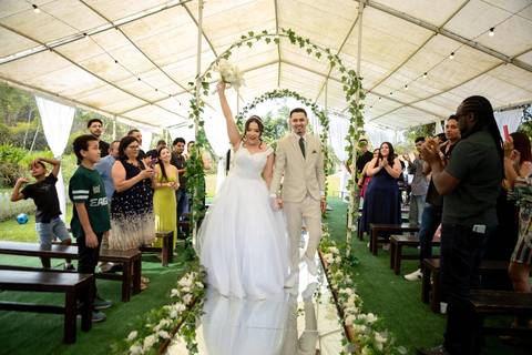 As melhores ideias e inspirações criativas de fotos de casamento registradas por fotógrafos profissionais de eventos da empresa Criativus Foto e Vídeo no Espaço Recanto Premier'