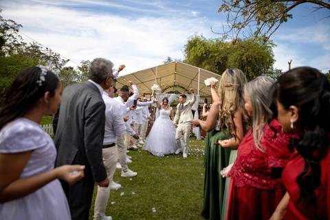 As melhores ideias e inspirações criativas de fotos de casamento registradas por fotógrafos profissionais de eventos da empresa Criativus Foto e Vídeo no Espaço Recanto Premier'