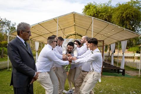 As melhores ideias e inspirações criativas de fotos de casamento registradas por fotógrafos profissionais de eventos da empresa Criativus Foto e Vídeo no Espaço Recanto Premier'