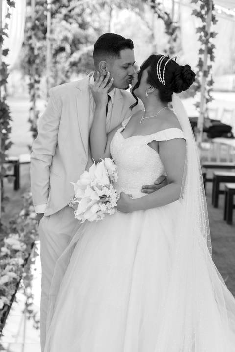 As melhores ideias e inspirações criativas de fotos de casamento registradas por fotógrafos profissionais de eventos da empresa Criativus Foto e Vídeo no Espaço Recanto Premier'