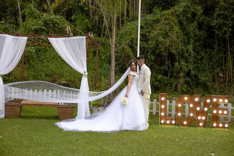 As melhores ideias e inspirações criativas de fotos de casamento registradas por fotógrafos profissionais de eventos da empresa Criativus Foto e Vídeo no Espaço Recanto Premier'