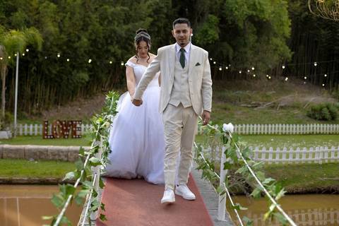 As melhores ideias e inspirações criativas de fotos de casamento registradas por fotógrafos profissionais de eventos da empresa Criativus Foto e Vídeo no Espaço Recanto Premier'