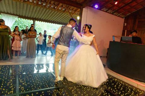 As melhores ideias e inspirações criativas de fotos de casamento registradas por fotógrafos profissionais de eventos da empresa Criativus Foto e Vídeo no Espaço Recanto Premier'