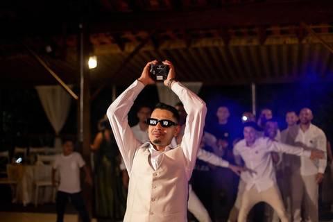 As melhores ideias e inspirações criativas de fotos de casamento registradas por fotógrafos profissionais de eventos da empresa Criativus Foto e Vídeo no Espaço Recanto Premier'