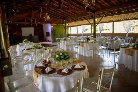 As melhores ideias e inspirações criativas de fotos de casamento registradas por fotógrafos profissionais de eventos da empresa Criativus Foto e Vídeo no Espaço Recanto Premier'