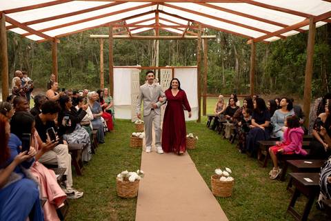 As melhores ideias e inspirações criativas de fotos de casamento registradas por fotógrafos profissionais de eventos da empresa Criativus Foto e Vídeo no Espaço Serra Garden'