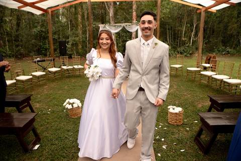 As melhores ideias e inspirações criativas de fotos de casamento registradas por fotógrafos profissionais de eventos da empresa Criativus Foto e Vídeo no Espaço Serra Garden'