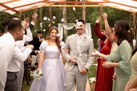 As melhores ideias e inspirações criativas de fotos de casamento registradas por fotógrafos profissionais de eventos da empresa Criativus Foto e Vídeo no Espaço Serra Garden'