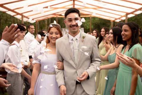 As melhores ideias e inspirações criativas de fotos de casamento registradas por fotógrafos profissionais de eventos da empresa Criativus Foto e Vídeo no Espaço Serra Garden'