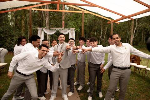 As melhores ideias e inspirações criativas de fotos de casamento registradas por fotógrafos profissionais de eventos da empresa Criativus Foto e Vídeo no Espaço Serra Garden'