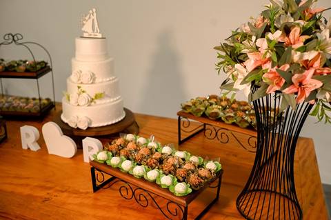 As melhores ideias e inspirações criativas de fotos de casamento registradas por fotógrafos profissionais de eventos da empresa Criativus Foto e Vídeo no Espaço Serra Garden'