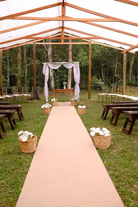 As melhores ideias e inspirações criativas de fotos de casamento registradas por fotógrafos profissionais de eventos da empresa Criativus Foto e Vídeo no Espaço Serra Garden'