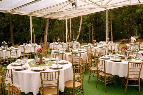 As melhores ideias e inspirações criativas de fotos de casamento registradas por fotógrafos profissionais de eventos da empresa Criativus Foto e Vídeo no Espaço Serra Garden'