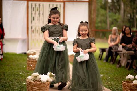 As melhores ideias e inspirações criativas de fotos de casamento registradas por fotógrafos profissionais de eventos da empresa Criativus Foto e Vídeo no Espaço Serra Garden'