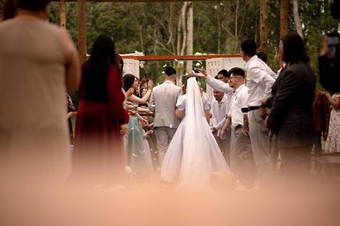 As melhores ideias e inspirações criativas de fotos de casamento registradas por fotógrafos profissionais de eventos da empresa Criativus Foto e Vídeo no Espaço Serra Garden'