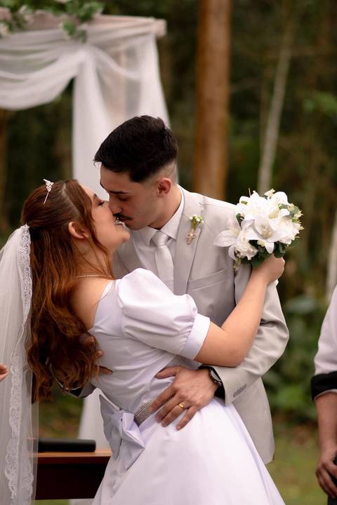 As melhores ideias e inspirações criativas de fotos de casamento registradas por fotógrafos profissionais de eventos da empresa Criativus Foto e Vídeo no Espaço Serra Garden'