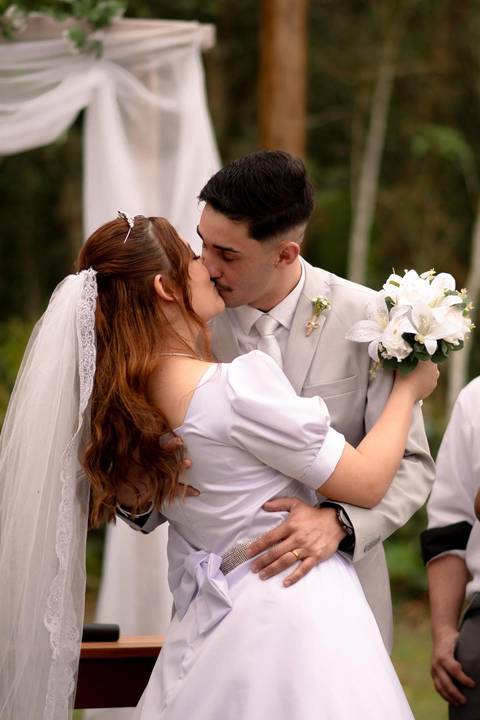 As melhores ideias e inspirações criativas de fotos de casamento registradas por fotógrafos profissionais de eventos da empresa Criativus Foto e Vídeo no Espaço Serra Garden'