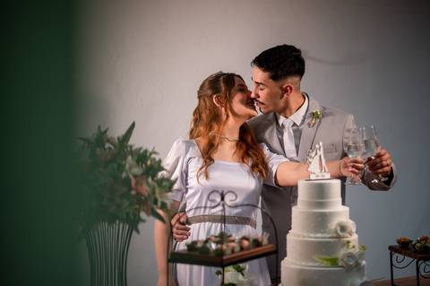 As melhores ideias e inspirações criativas de fotos de casamento registradas por fotógrafos profissionais de eventos da empresa Criativus Foto e Vídeo no Espaço Serra Garden'