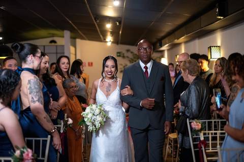 As melhores ideias e inspirações criativas de fotos de casamento registradas por fotógrafos profissionais de eventos da empresa Criativus Foto e Vídeo no Espaço Klaus Festas'