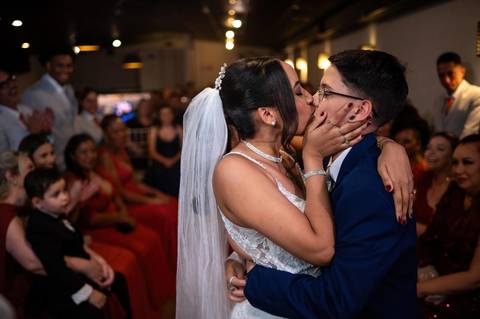 As melhores ideias e inspirações criativas de fotos de casamento registradas por fotógrafos profissionais de eventos da empresa Criativus Foto e Vídeo no Espaço Klaus Festas'