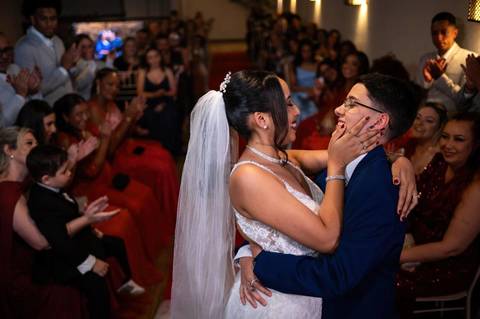 As melhores ideias e inspirações criativas de fotos de casamento registradas por fotógrafos profissionais de eventos da empresa Criativus Foto e Vídeo no Espaço Klaus Festas'