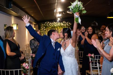 As melhores ideias e inspirações criativas de fotos de casamento registradas por fotógrafos profissionais de eventos da empresa Criativus Foto e Vídeo no Espaço Klaus Festas'