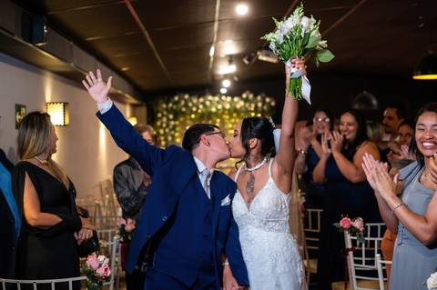 As melhores ideias e inspirações criativas de fotos de casamento registradas por fotógrafos profissionais de eventos da empresa Criativus Foto e Vídeo no Espaço Klaus Festas'