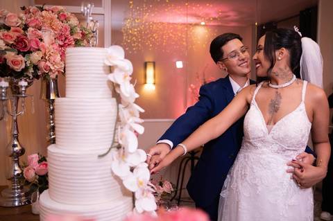 As melhores ideias e inspirações criativas de fotos de casamento registradas por fotógrafos profissionais de eventos da empresa Criativus Foto e Vídeo no Espaço Klaus Festas'