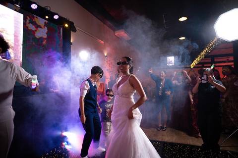 As melhores ideias e inspirações criativas de fotos de casamento registradas por fotógrafos profissionais de eventos da empresa Criativus Foto e Vídeo no Espaço Klaus Festas'