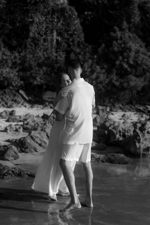 As melhores ideias e inspirações criativas de fotos de ensaio pré casamento registradas por fotógrafos profissionais de eventos da empresa Criativus Foto e Vídeo na Praia das Conchas - Guarujá '