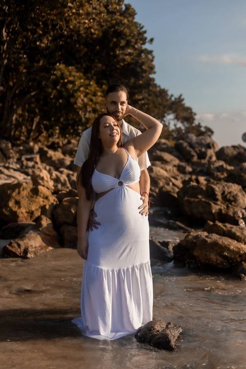 As melhores ideias e inspirações criativas de fotos de ensaio pré casamento registradas por fotógrafos profissionais de eventos da empresa Criativus Foto e Vídeo na Praia das Conchas - Guarujá '