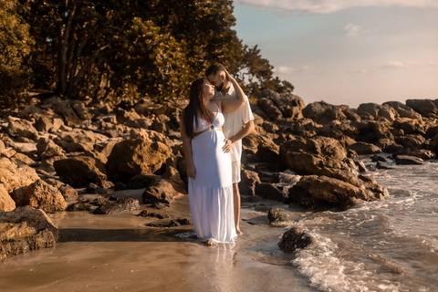 As melhores ideias e inspirações criativas de fotos de ensaio pré casamento registradas por fotógrafos profissionais de eventos da empresa Criativus Foto e Vídeo na Praia das Conchas - Guarujá '