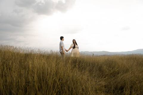 As melhores ideias e inspirações criativas de fotos de ensaio pré casamento registradas por fotógrafos profissionais de eventos da empresa Criativus Foto e Vídeo no Morro do Capuava'