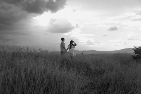 As melhores ideias e inspirações criativas de fotos de ensaio pré casamento registradas por fotógrafos profissionais de eventos da empresa Criativus Foto e Vídeo no Morro do Capuava'