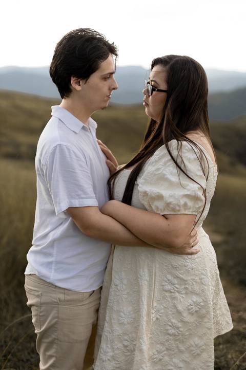 As melhores ideias e inspirações criativas de fotos de ensaio pré casamento registradas por fotógrafos profissionais de eventos da empresa Criativus Foto e Vídeo no Morro do Capuava'