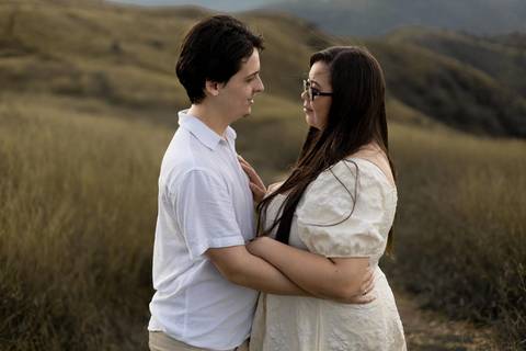 As melhores ideias e inspirações criativas de fotos de ensaio pré casamento registradas por fotógrafos profissionais de eventos da empresa Criativus Foto e Vídeo no Morro do Capuava'