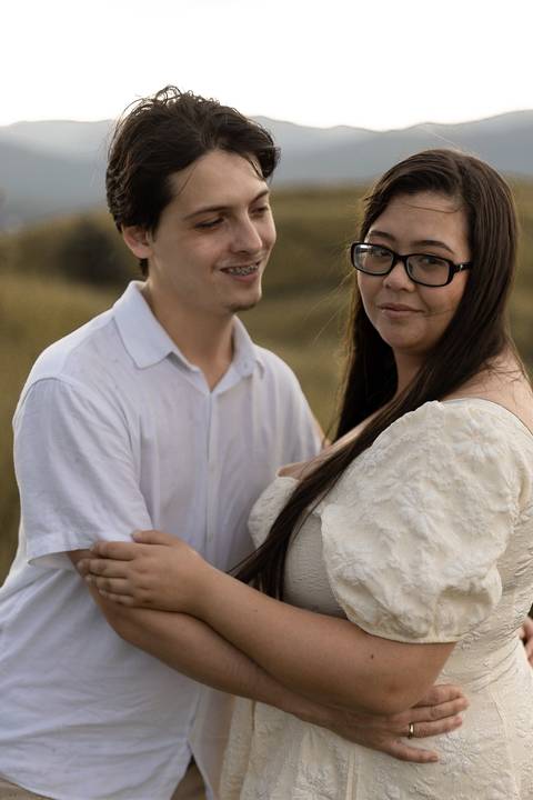 As melhores ideias e inspirações criativas de fotos de ensaio pré casamento registradas por fotógrafos profissionais de eventos da empresa Criativus Foto e Vídeo no Morro do Capuava'