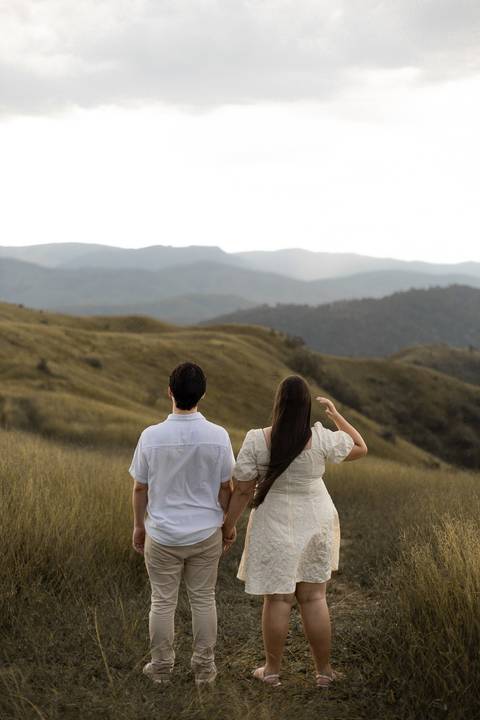 As melhores ideias e inspirações criativas de fotos de ensaio pré casamento registradas por fotógrafos profissionais de eventos da empresa Criativus Foto e Vídeo no Morro do Capuava'