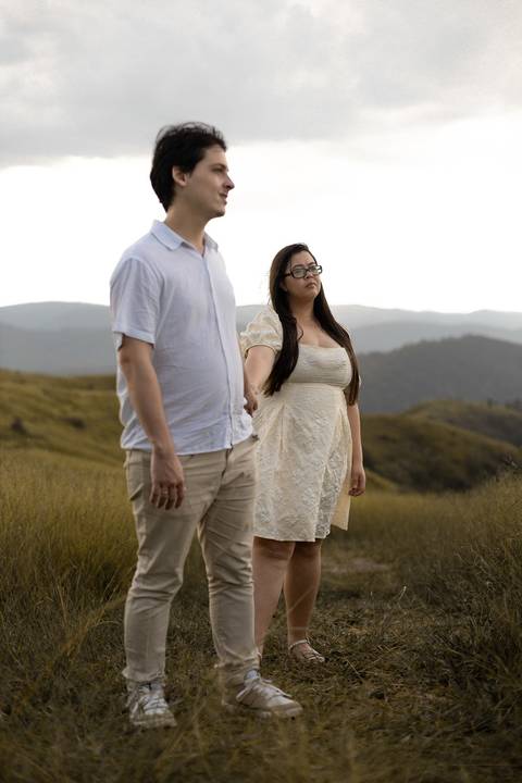 As melhores ideias e inspirações criativas de fotos de ensaio pré casamento registradas por fotógrafos profissionais de eventos da empresa Criativus Foto e Vídeo no Morro do Capuava'