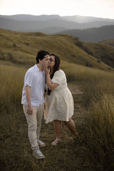 As melhores ideias e inspirações criativas de fotos de ensaio pré casamento registradas por fotógrafos profissionais de eventos da empresa Criativus Foto e Vídeo no Morro do Capuava'