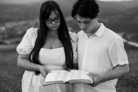 As melhores ideias e inspirações criativas de fotos de ensaio pré casamento registradas por fotógrafos profissionais de eventos da empresa Criativus Foto e Vídeo no Morro do Capuava'