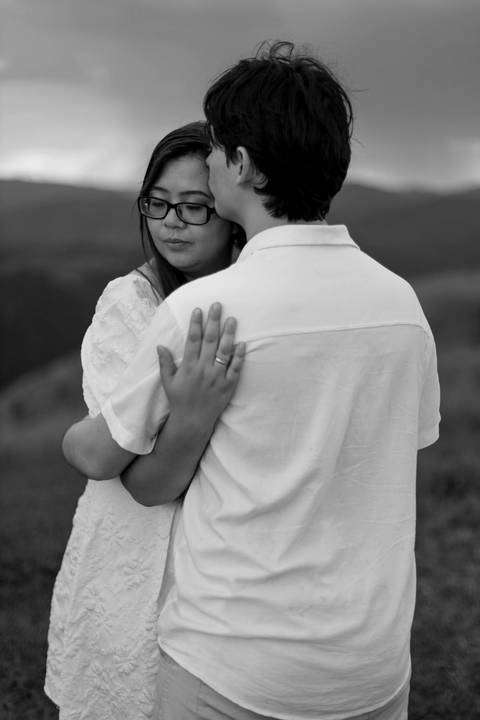 As melhores ideias e inspirações criativas de fotos de ensaio pré casamento registradas por fotógrafos profissionais de eventos da empresa Criativus Foto e Vídeo no Morro do Capuava'