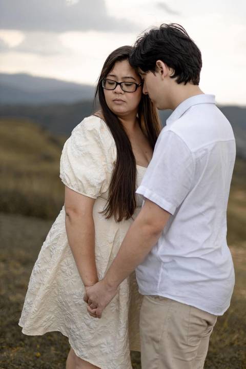 As melhores ideias e inspirações criativas de fotos de ensaio pré casamento registradas por fotógrafos profissionais de eventos da empresa Criativus Foto e Vídeo no Morro do Capuava'