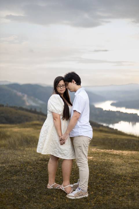 As melhores ideias e inspirações criativas de fotos de ensaio pré casamento registradas por fotógrafos profissionais de eventos da empresa Criativus Foto e Vídeo no Morro do Capuava'