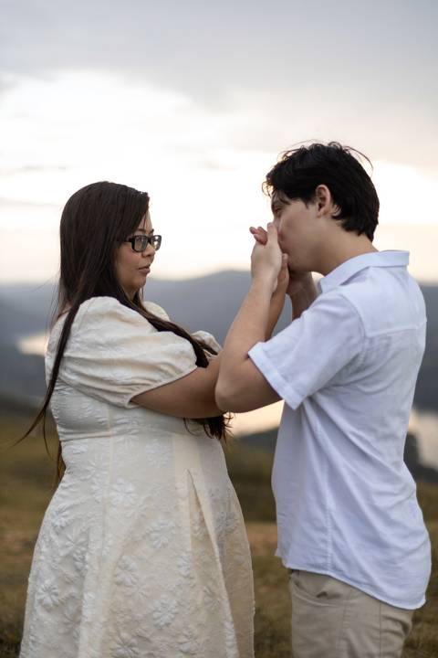 As melhores ideias e inspirações criativas de fotos de ensaio pré casamento registradas por fotógrafos profissionais de eventos da empresa Criativus Foto e Vídeo no Morro do Capuava'