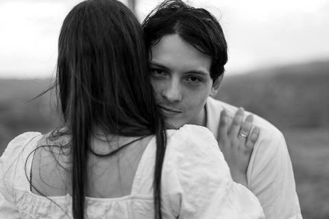 As melhores ideias e inspirações criativas de fotos de ensaio pré casamento registradas por fotógrafos profissionais de eventos da empresa Criativus Foto e Vídeo no Morro do Capuava'