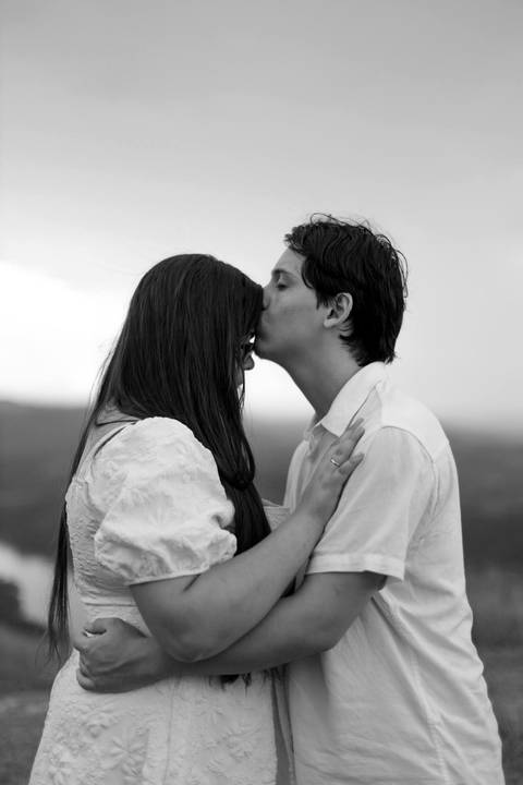 As melhores ideias e inspirações criativas de fotos de ensaio pré casamento registradas por fotógrafos profissionais de eventos da empresa Criativus Foto e Vídeo no Morro do Capuava'