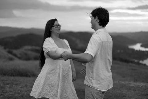 As melhores ideias e inspirações criativas de fotos de ensaio pré casamento registradas por fotógrafos profissionais de eventos da empresa Criativus Foto e Vídeo no Morro do Capuava'