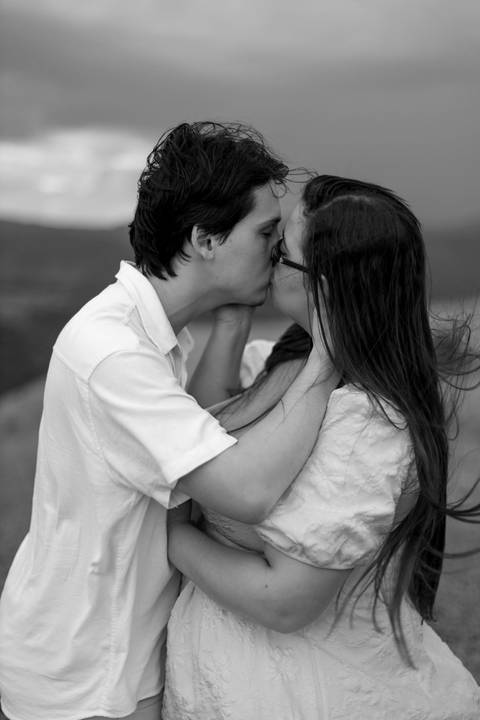 As melhores ideias e inspirações criativas de fotos de ensaio pré casamento registradas por fotógrafos profissionais de eventos da empresa Criativus Foto e Vídeo no Morro do Capuava'