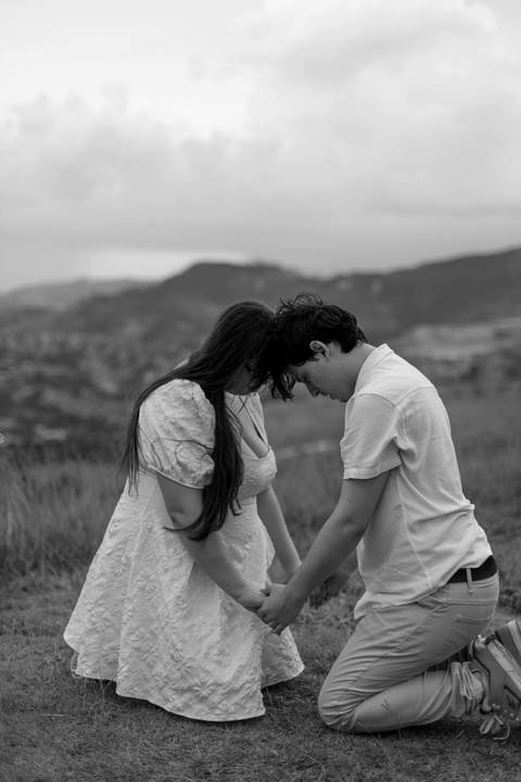 As melhores ideias e inspirações criativas de fotos de ensaio pré casamento registradas por fotógrafos profissionais de eventos da empresa Criativus Foto e Vídeo no Morro do Capuava'